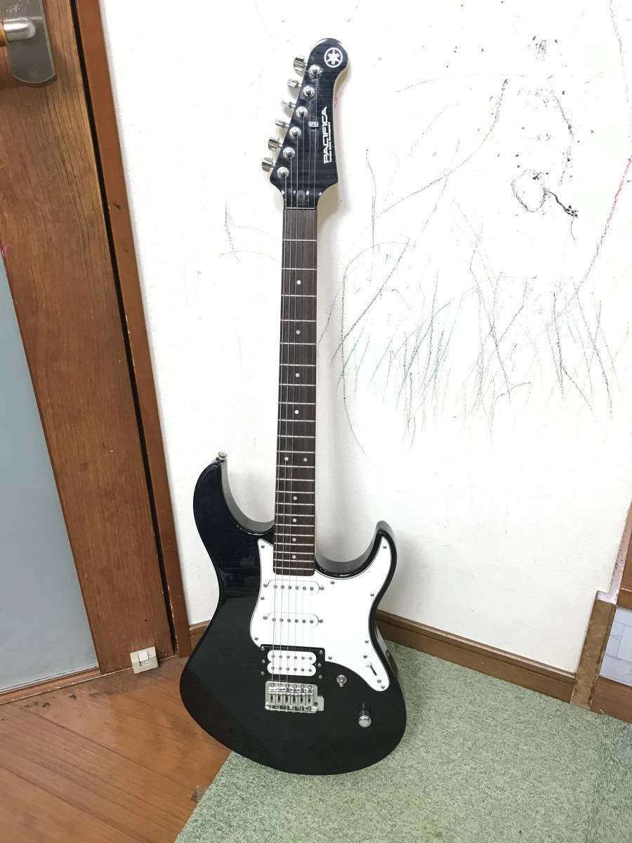 Electric Guitar Yamaha Pacifica PAC212VFM Black Color Made in Indonesia