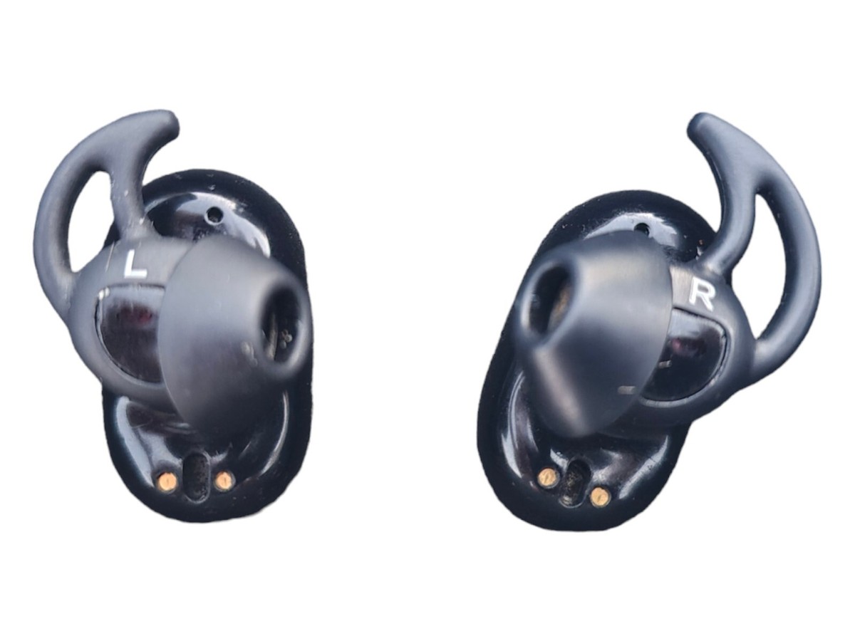 Bose 429708 QuietComfort Earbuds w/ Charging Case & Acc. Black