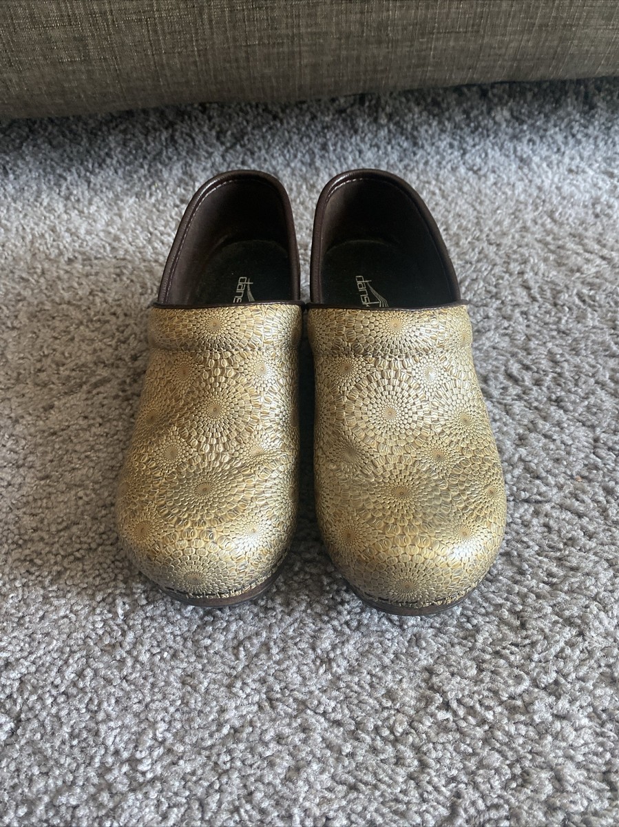 Dansko 36 Clogs Professional Medallion Bronze