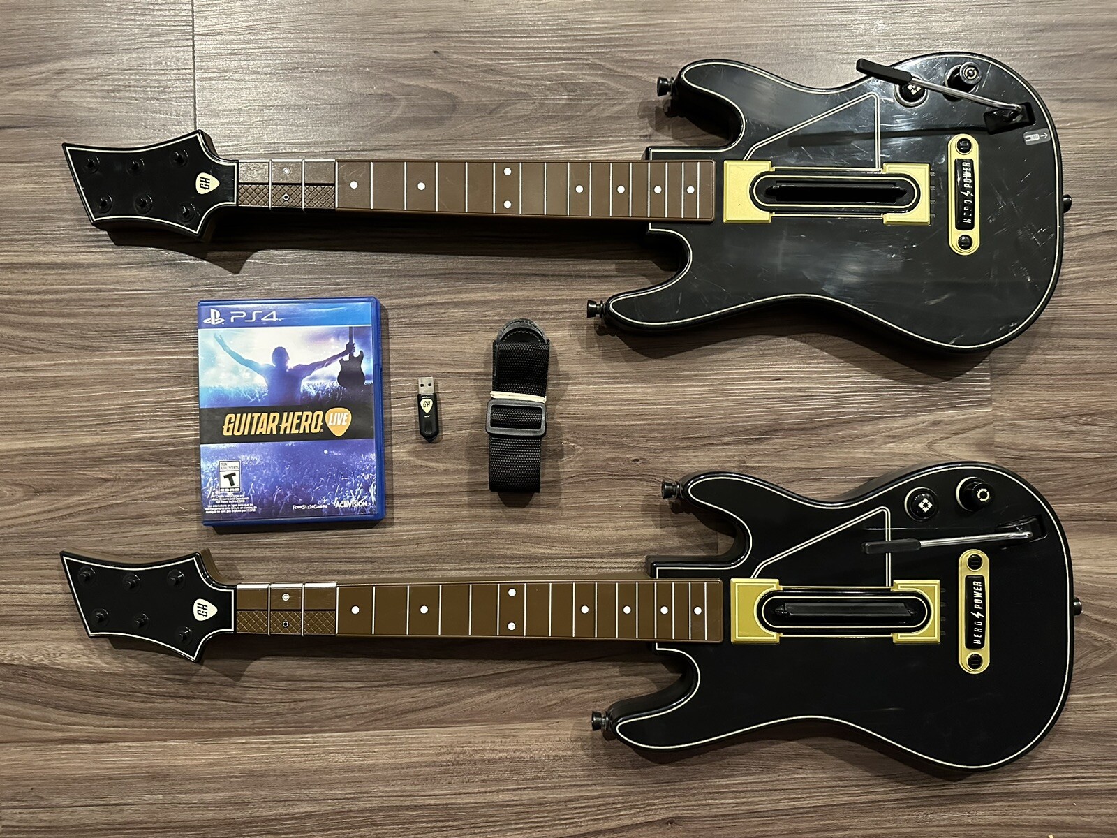 PS4 Playstation 4 Guitar Hero Live Bundle 2 Guitars, 1 Dongle, Game