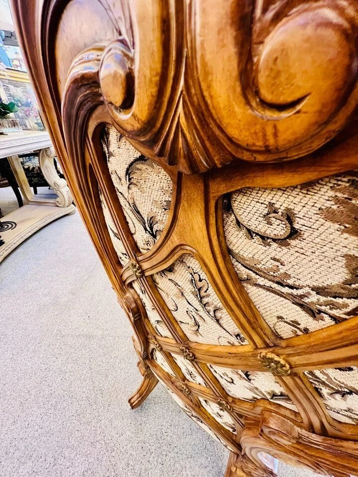 AICO by Michael Amini Venetian 7PC dining room set - Image 3 of 4