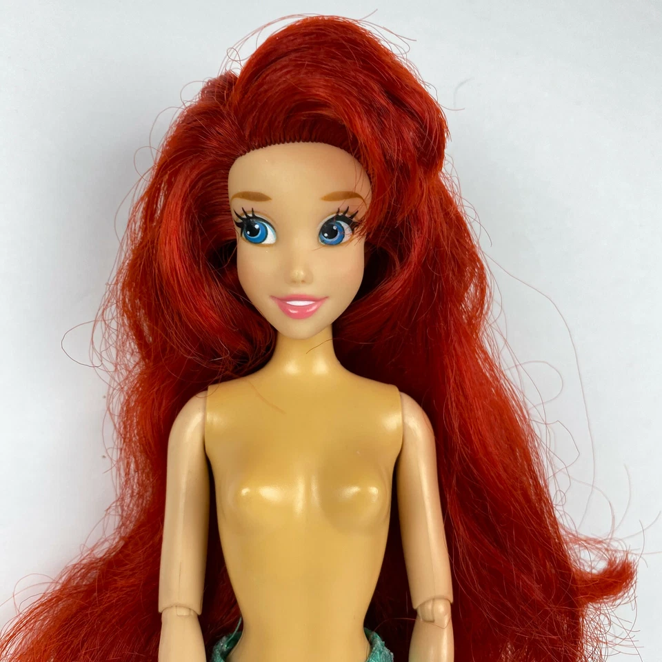 Muñeca Barbie Ariel La Sirenita Disney Princesa Cola de Pelo Rojo Foto 3 de 4