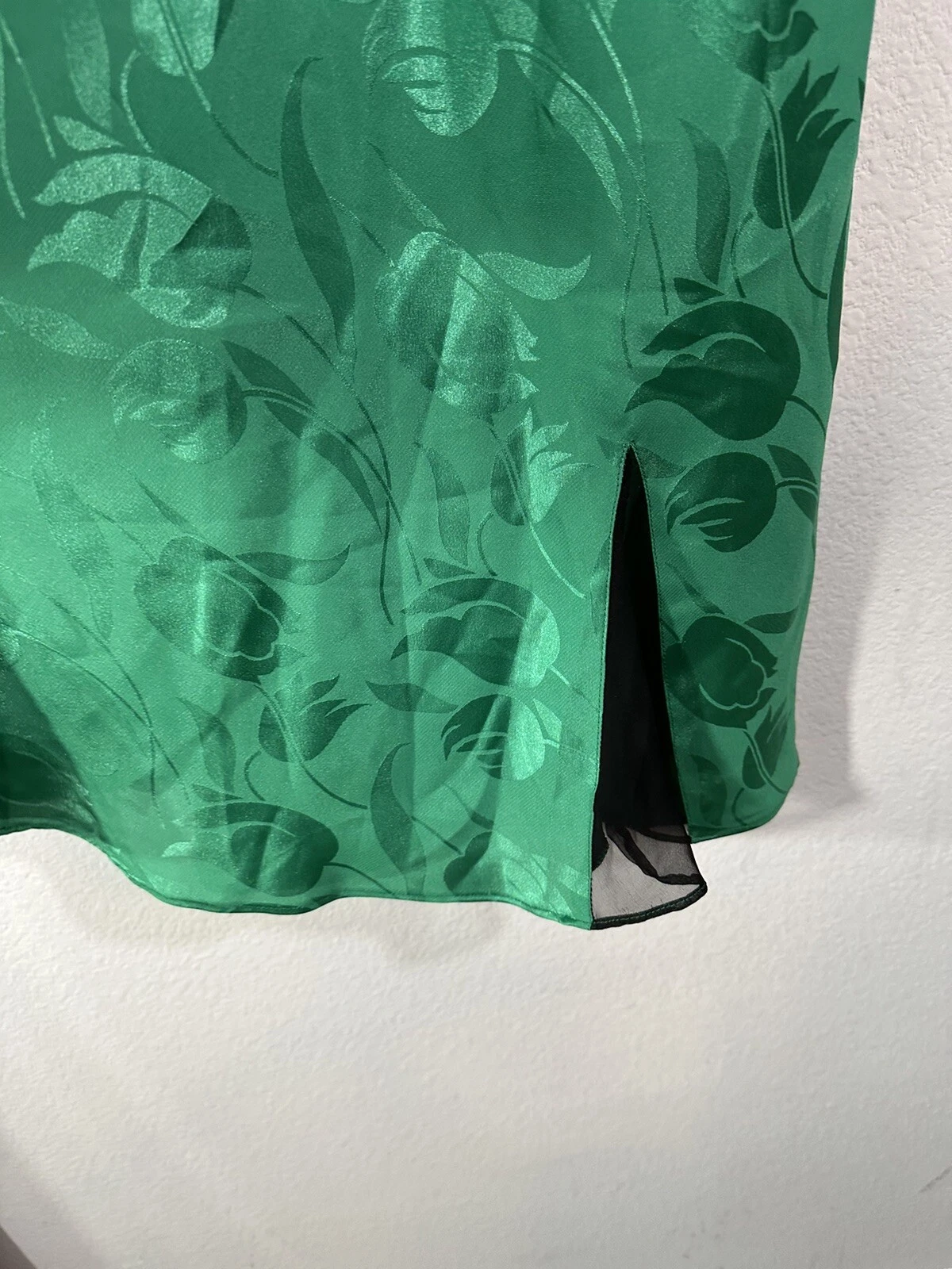 UNDERCOVER Abito vintage Victoria’s Secret etichetta oro verde con accenti neri taglia small