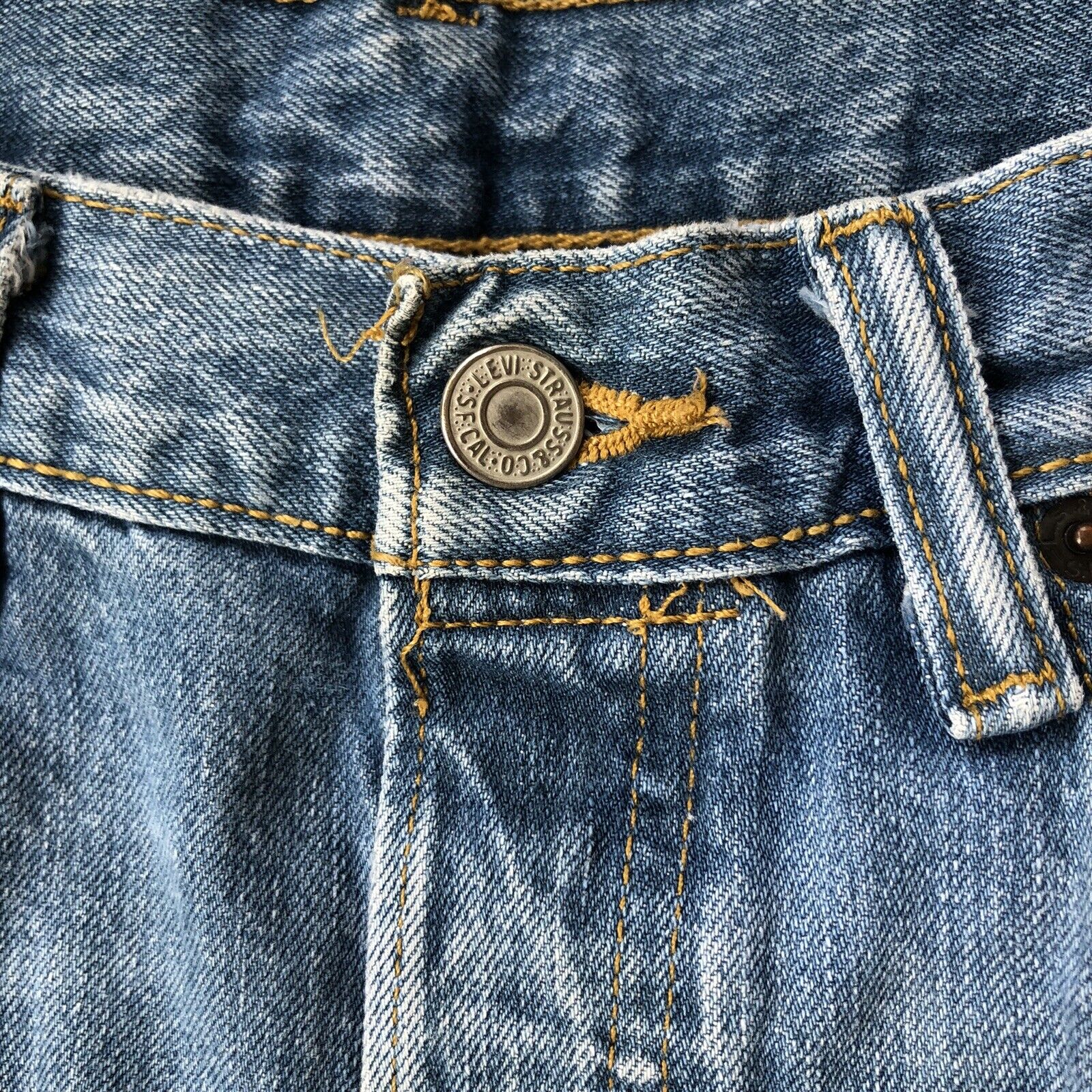 Levis 501 Womens Size 31 Cutoff Denim Jean Shorts… - image 4