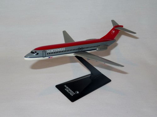 Flight Miniatures Northwest McDonald Douglas MD-80 Model Airplane