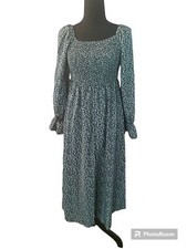 Women’s Dress with gathered bodice Green with tiny white flowers No tags inside