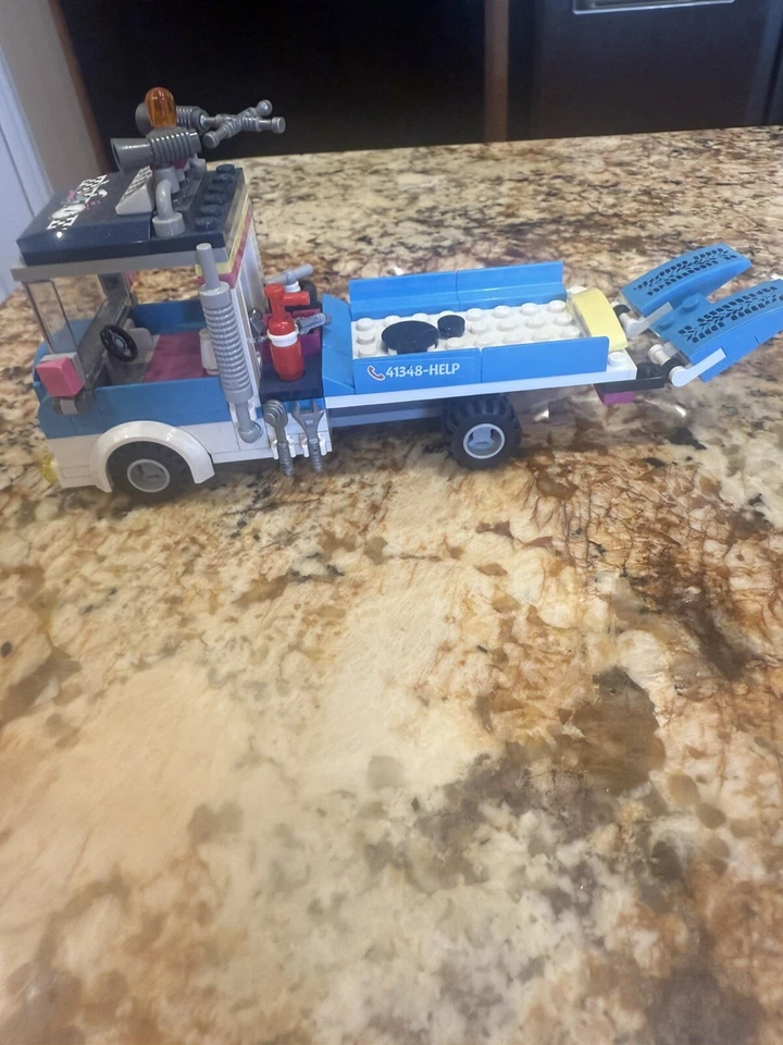 100%. LEGO Friends #41348 "Camión de servicio y cuidado" con robot y go kart de carreras Foto 2 de 4