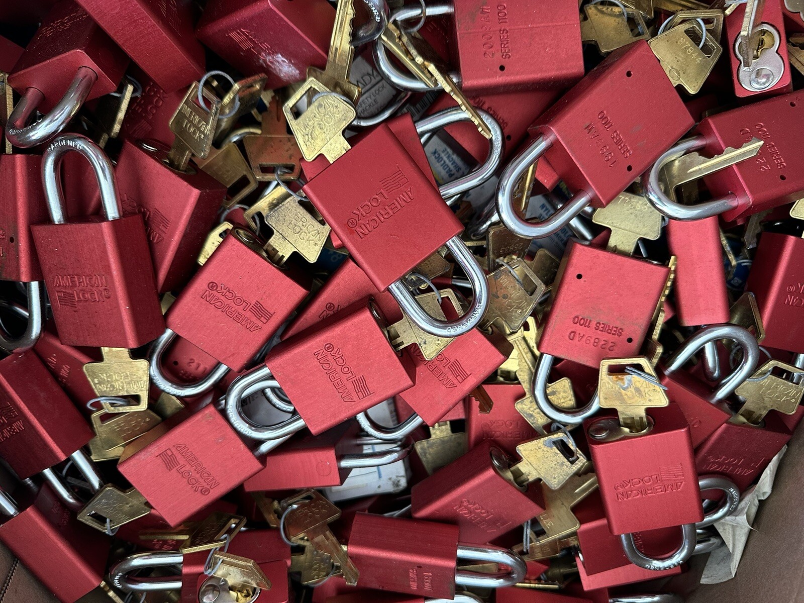 Red American Lock A1100 Series Padlock With 1 5 Shackle 2 Keys EBay red-american-lock-a1100-series-padlock-with-1-5-shackle-2-keys-ebay
