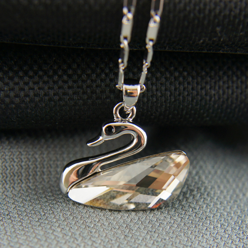 18k white Gold GF Swan Diamond simulant pendant necklace - Photo 2/2