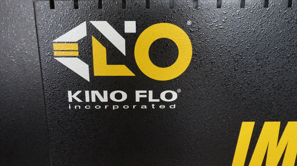 Kino Flo Image 40 4-Bay Light Panel w/ Yolk -Tested in perfect working order 001 - Image 2 of 4