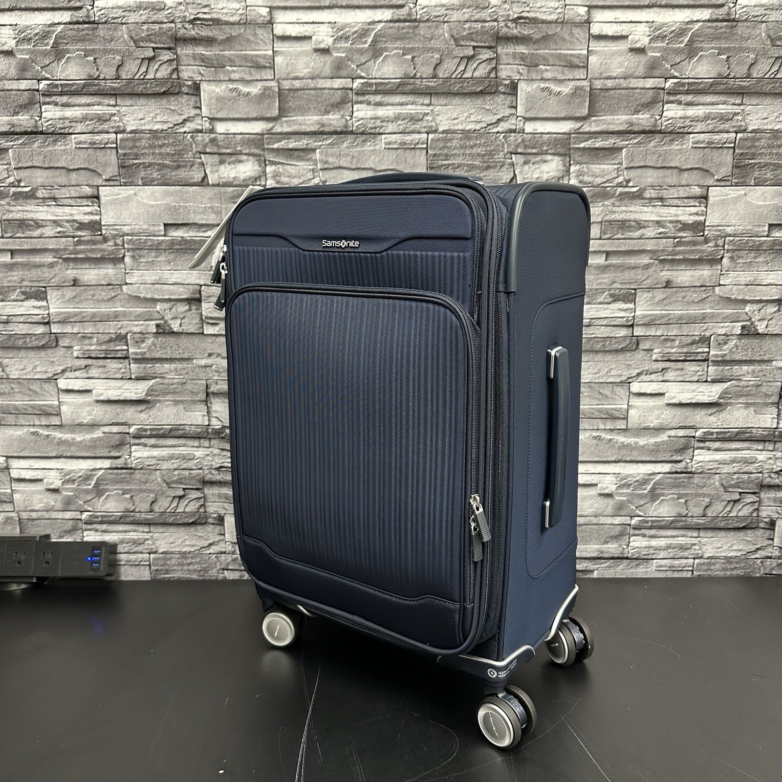SAMSONITE Silhouette 18 23" Expandable Softside Carry-On Spinner