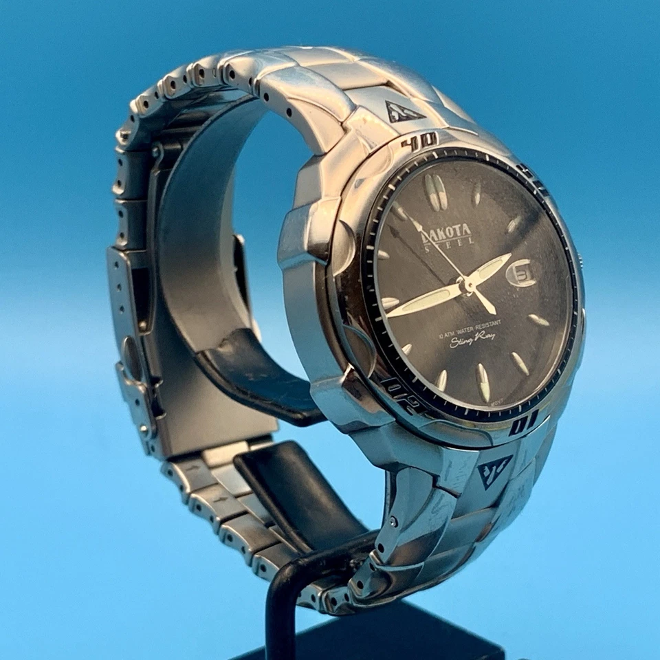 DAKOTA WATCH COMPANY STING RAY Men’s Quartz Wristwatch All St Steel Working Cond - Image 4 of 4
