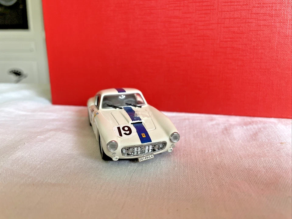 Ferrari 250 GT 1961 - Jouef évolution - Série Légende - 1/43 - Bon état - Photo 2/4