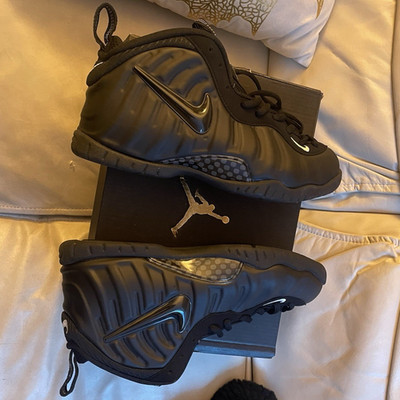 Nike Air Foamposite One Men s Black Foamposite High Top Lace-Up Sneakers