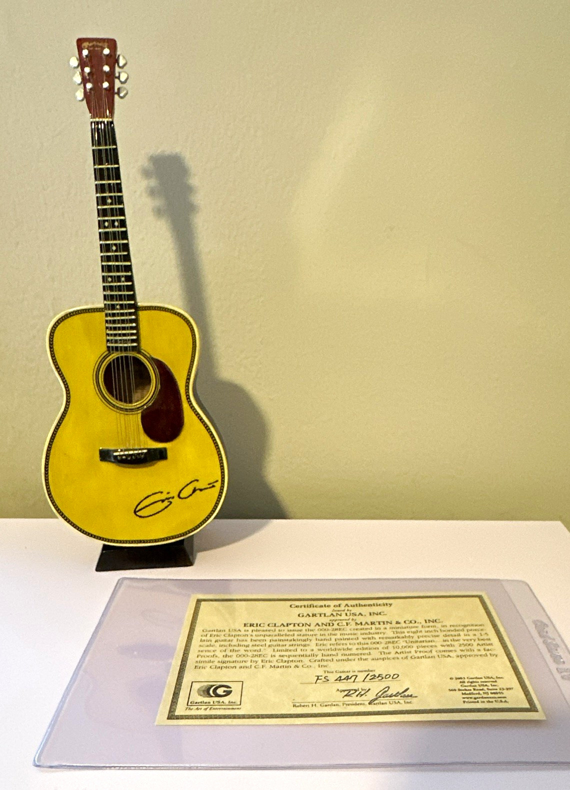 Gartlan Eric Clapton Martin 000-28 Signed Mini Guitar FS 447/2500 COA Box