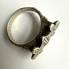 VINTAGE ANTIQUE BERBER SILVER RING. NORTH AFRICA. INTRICATE GEOMETRIC DESIGN.