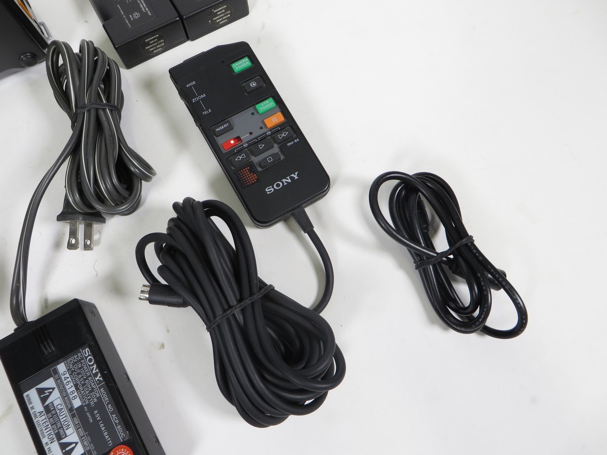 Sony CCD-V8AFu Video Camera Recorder Accessories Bundle Tested Working
