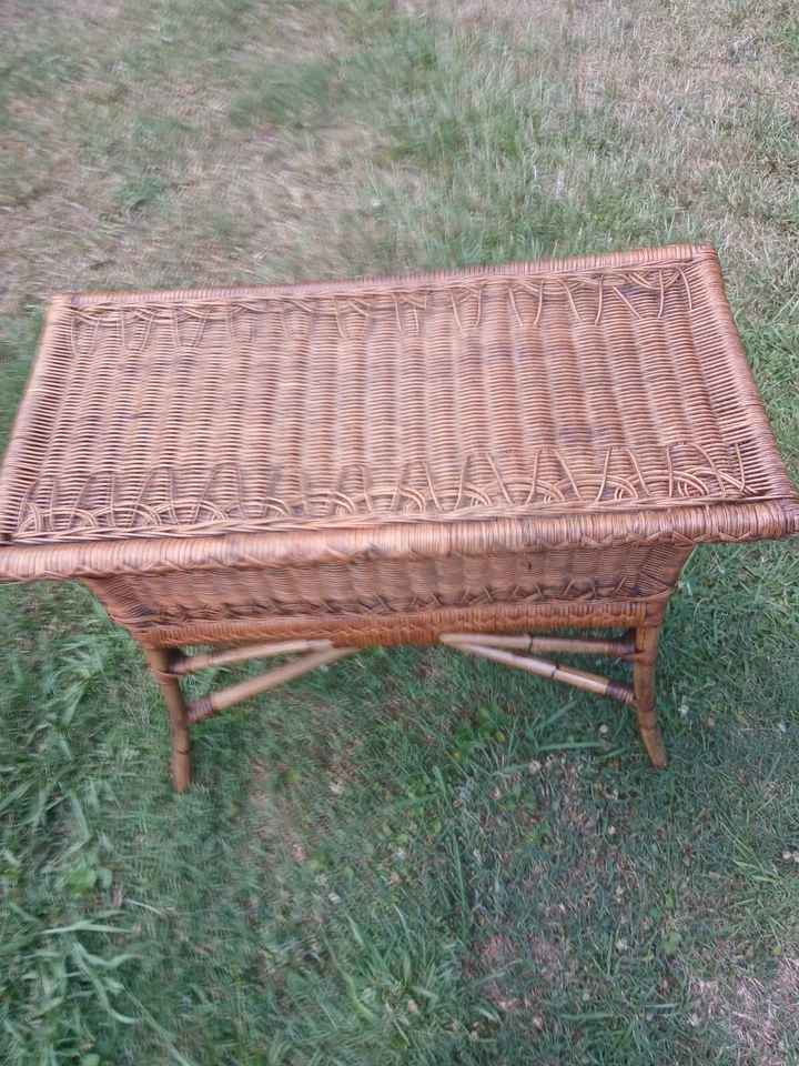 Antigua mesa de centro de bambú Ratán francesa o italiana de colección de mimbre Foto 3 de 4