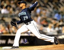 Roenis Elias Seattle Mariners Signed 8x10 Photo LOM COA (PH1469)