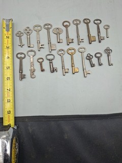 (20) Vintage Antique Skeleton Keys Jeweler Steampunk Crafts Rustic Decor Lot16
