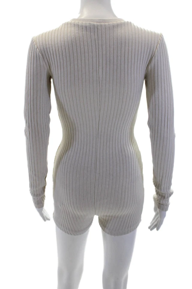 Romper Zara Feminino Manga Longa Quarto Botão Shorts Bege Tamanho P - Imagem 3 de 4