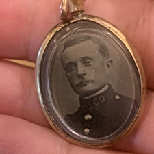 WW1 FRENCH OFFICER SWEETHEART DOUBLE SIDED PHOTOS GOLD FILLED PENDANT,LOOK