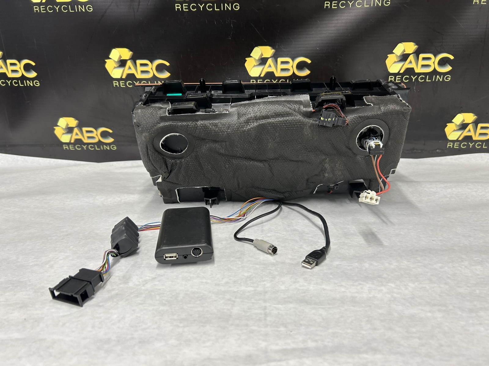 2007 Bentley Flying Spur Glove Box Assembly CD Changer Navigation (Saddle) OEM