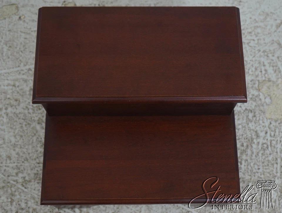 F70639: peldaños de cama de cerezo con herrajes de latón Foto 2 de 4