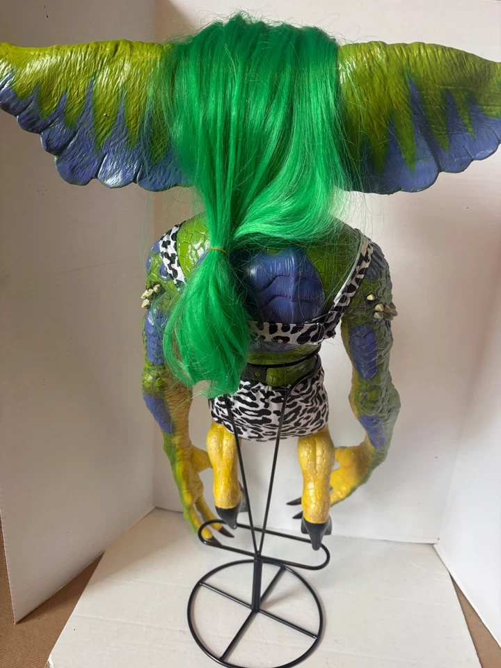 Réplica de utilería Gremlins Greta hembra Gremlin NECA suelta - exhibida Foto 3 de 3