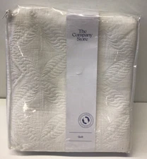 The Company Store Scallop Lightweight KING Quilt-WHITE