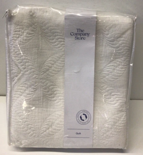 The Company Store Scallop Lightweight KING Quilt-WHITE