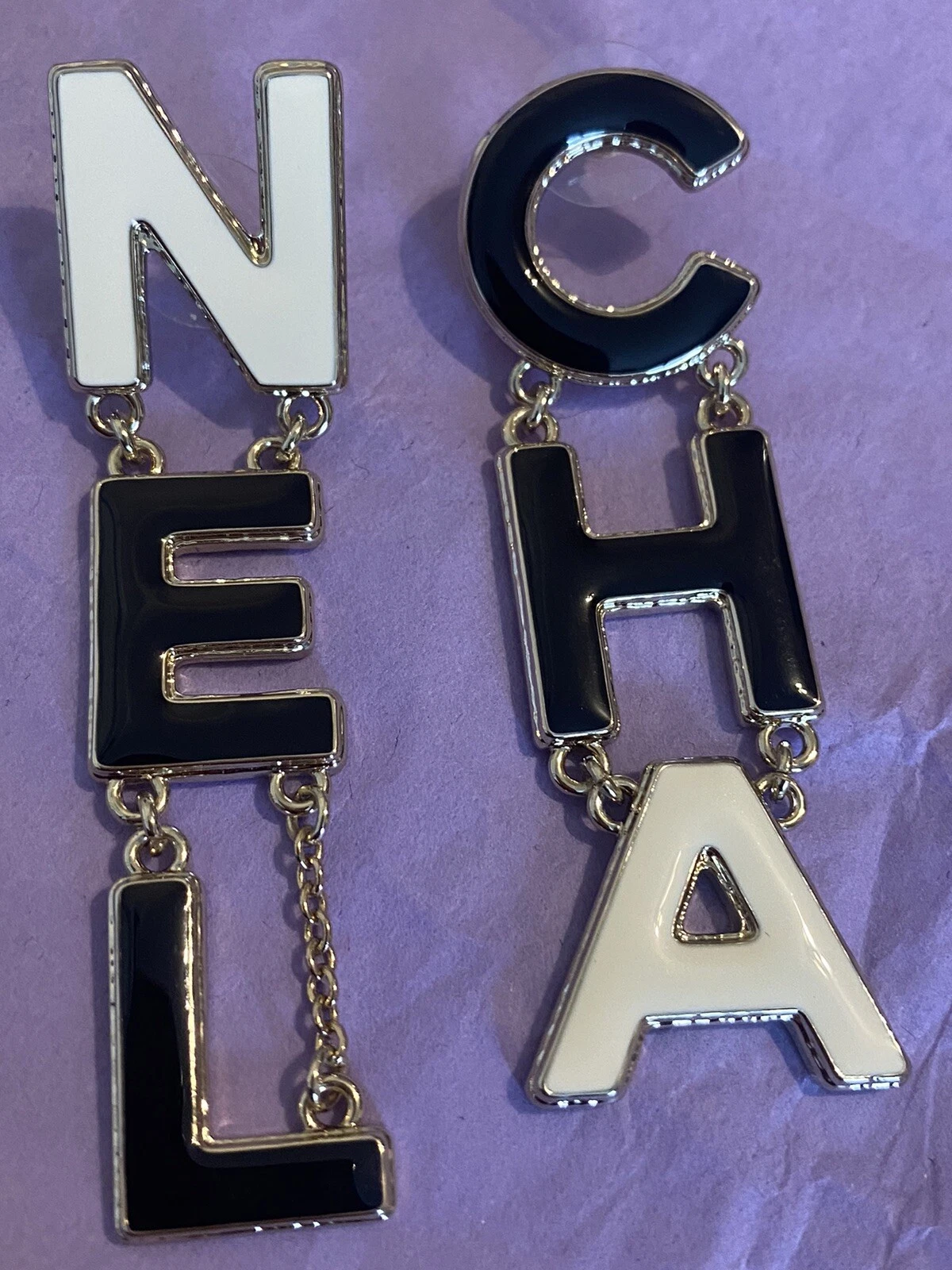 Boucles d'oreilles pendantes lettre Chanel