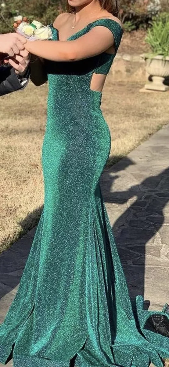 emerald green velvet mermaid dress | Emerald green wedding dress, Green  wedding dresses, Green bridesmaid dresses