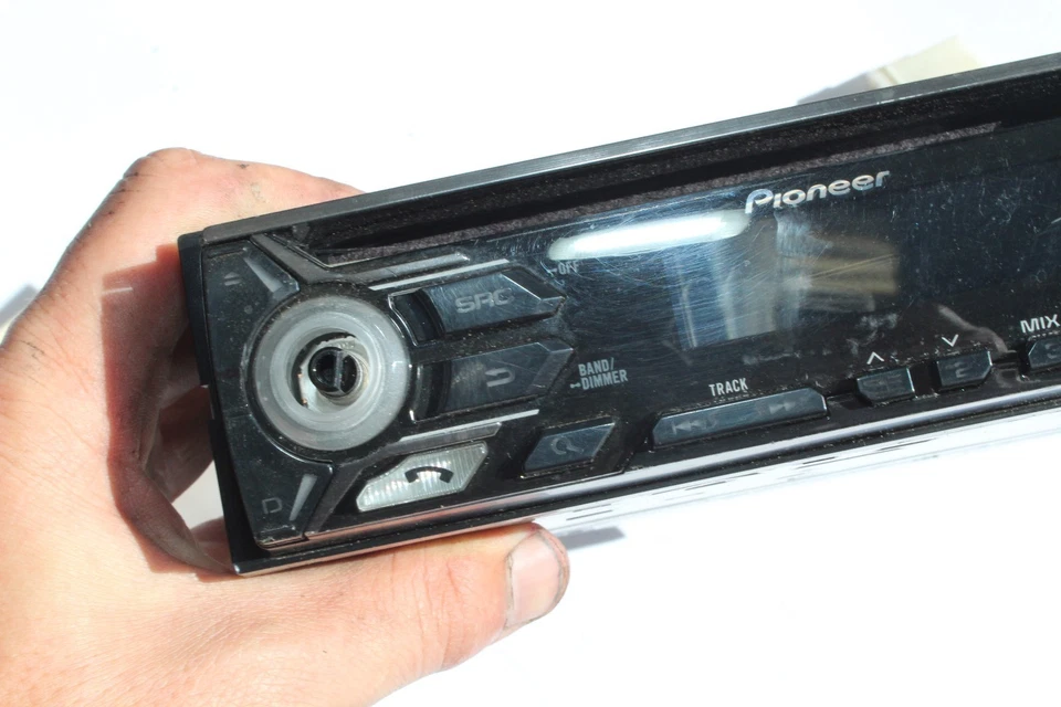 2005 SUBARU IMPREZA RS SEDAN PIONEER RADIO STEREO CD PLAYER M2141 - Image 4 of 4