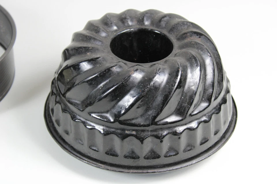 N/ 2 ältere Backformen - rund - Kuchenformen - Back Formen - gebraucht /S197 - Bild 2 von 4