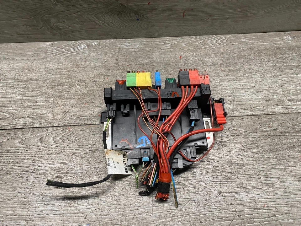 MERCEDES-BENZ OEM W220 S500 S430 2000-2006 TRASERO DEBAJO DEL ASIENTO SAM CAJA DE FUSIBLES RELÉ Foto 2 de 4