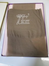 1 PR VINTAGE FLING RHT SUPPORT STOCKINGS SMOKE IN BOX