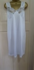 VINTAGE STYLE AMANDA PRETTY WHITE SILKY NYLON LONG FULL SLIP SZ 18-20