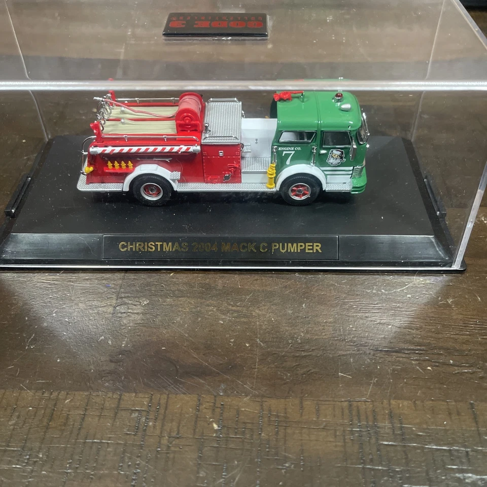 CODE 3 CHRISTMAS  2004 C MACK  PUMPER - Image 4 of 4