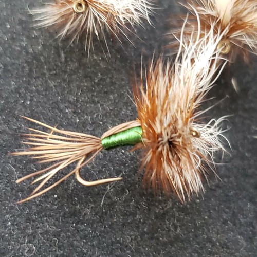 TROUT DRY FLY SIZE 12 HUMPY SPARKLE GREEN CUSTOM TIED FRONTIER FISHING FLIES - Picture 1 of 3