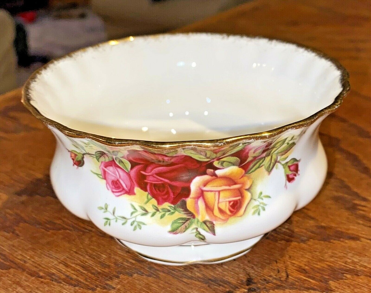 Vtg Royal Albert OLD COUNTRY ROSE Open SUGAR BOWL Gold Edge Bone