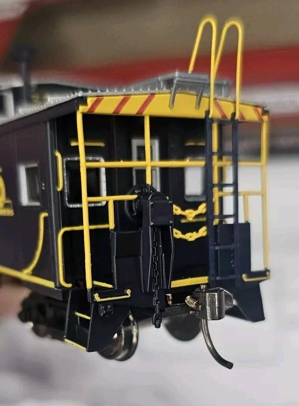 20 006 220 Atlas Master Line C&O Extended Vision Caboose - Image 4 of 4