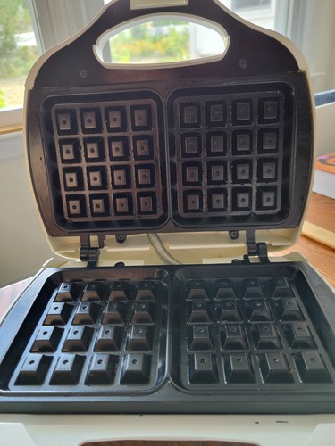 Betty Crocker Waffle Maker, New-Open Box One Size, Black BCF1941 - 第 3/9 張圖片