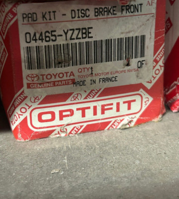 Genuine TOYOTA COROLLA 00 to 02 Front Brake Pads Set 04465-YZZBE