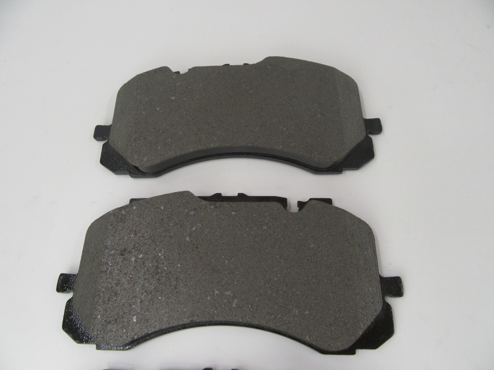 Bentley Bentayga front rear brake pads low dust