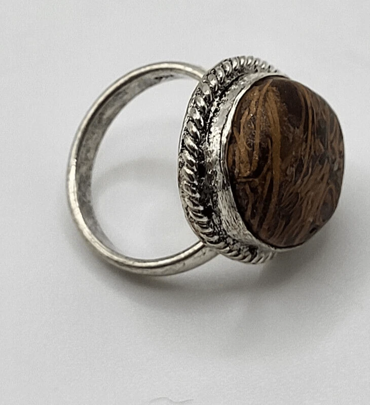 Anillo Cabujón Redondo Madera Petrificada Bohemia Talla 6.5 Foto 4 de 4