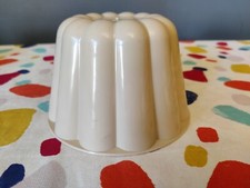 VTG Retro Embee Products Jelly Mold Mould Beige Plastic 70s 13cm Cake Baking
