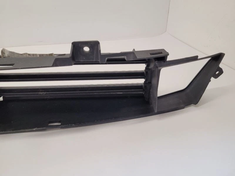 15 Chrysler 200 2015 parachoques delantero rejilla obturador de aire 68302662AA    Foto 3 de 4