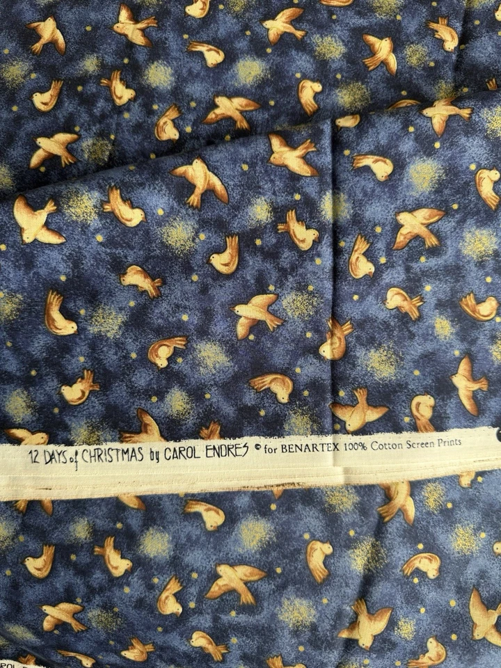 Tela 12 Días de Navidad Benartex Carol Endres Palomas Doradas sobre Algodón Azul Foto 3 de 4