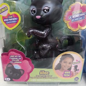 Fingerlings Allec The Purrrfect Panther Interactive Playset with Mini Cub+Monkey